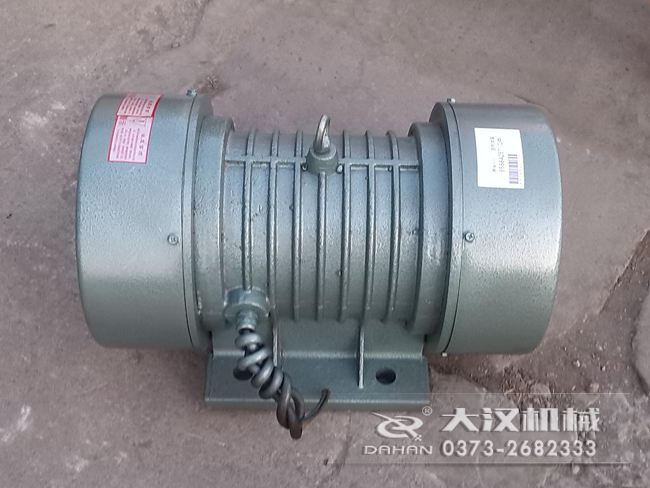 VB振動(dòng)電機(jī)的選型要根據(jù)所匹配產(chǎn)品需要的激振大小，進(jìn)行選擇。