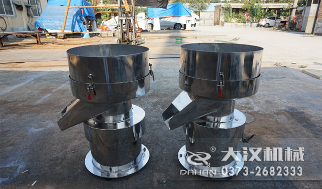 不銹鋼涂料振動篩是一種比較受用戶歡迎的產(chǎn)品之一，主要優(yōu)勢耐酸堿，不生銹，使用壽命長。
