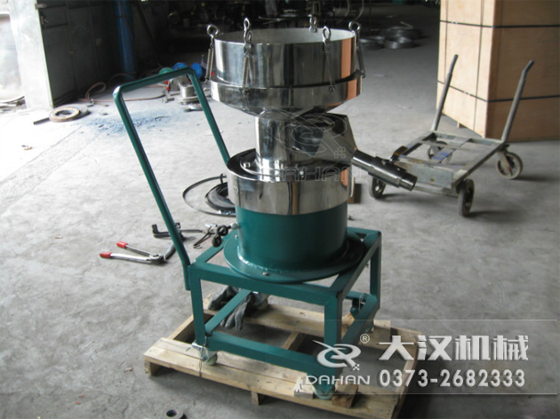 特殊制作的涂料振動篩-加裝小推車裝置，方便設備的移動。