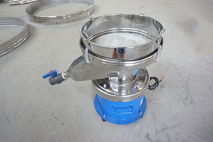 450過濾篩出料口處加裝閥門裝置，便于控制物料的出料量。