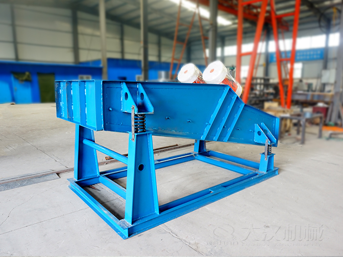 大型振動(dòng)篩主要是用來篩分煤礦，礦石一些大型的篩分場(chǎng)地中。